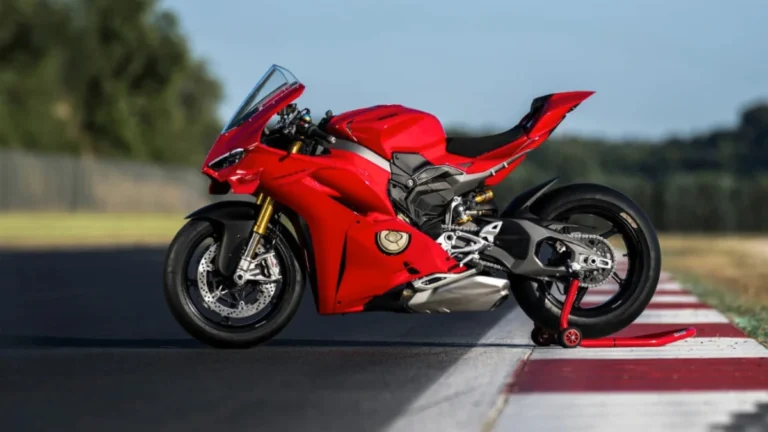 Ducati Panigale V4 2025 bike